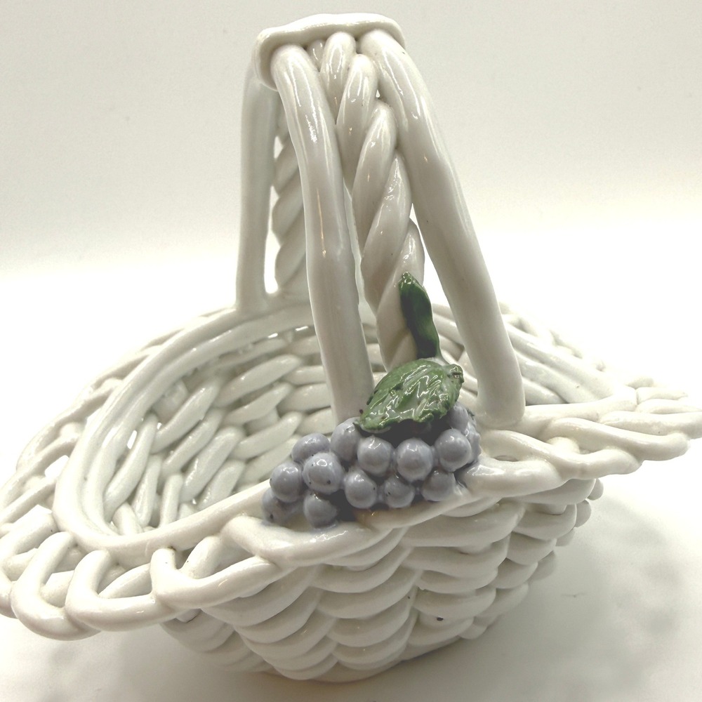 CAPODDIMONTE Lattice Basket Small White Grape Accents Woven Vtg Decorativeโ